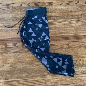 Gray Geometric Nike Dri-fit Crop Leggings